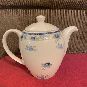 Corona Blue rose teapot